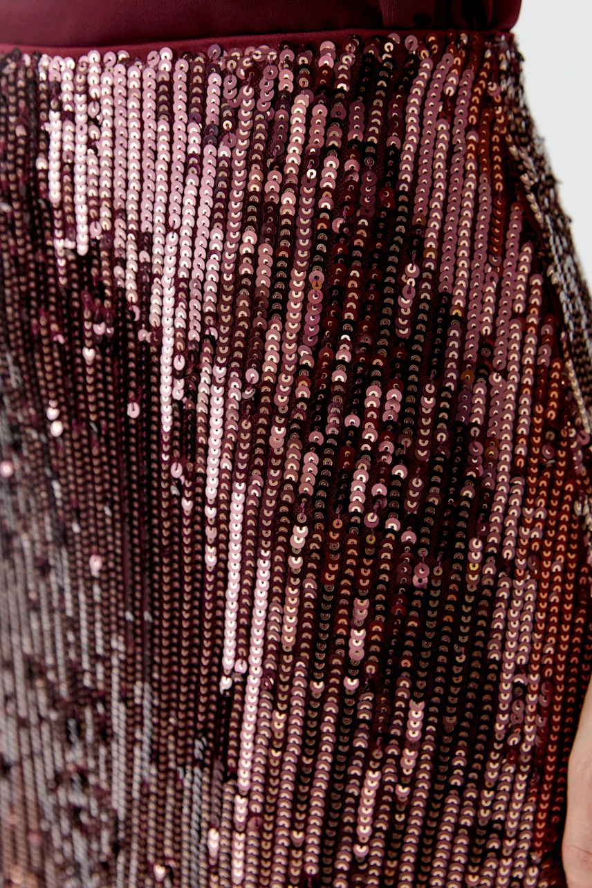 Shimmering sequin pencil skirt in burgundy, perfect for a bold, stylish look.
