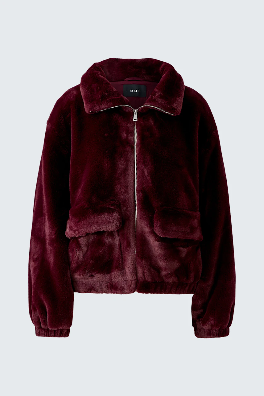 Kuscheliger Damen-Blouson in Bordeauxrot mit Reißverschluss und großen Taschen, perfekt für kühle Tage.