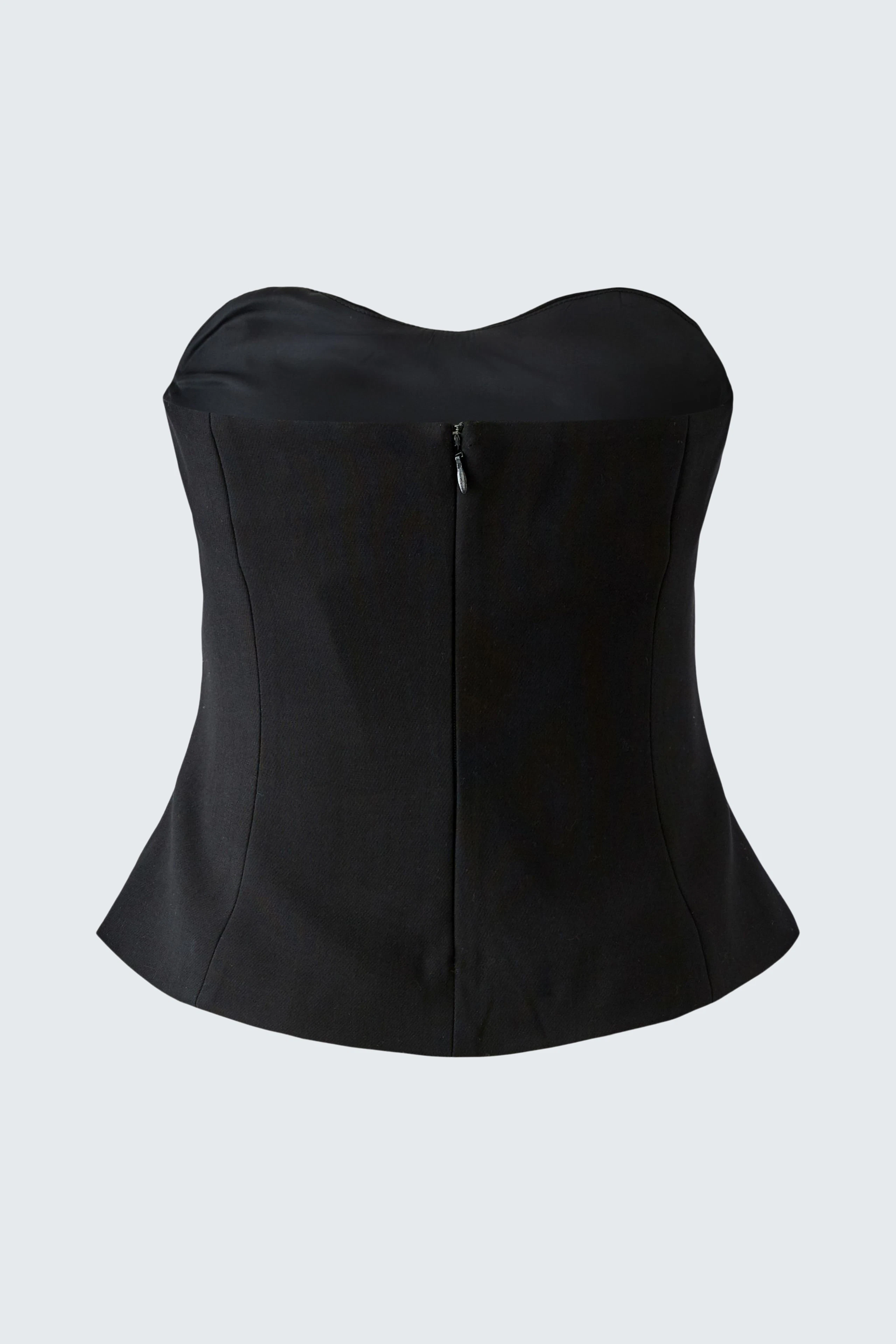 Schwarzes Damen-Top: Ärmelloses, figurbetontes Top mit herzförmigem Ausschnitt, ideal für vielseitige Outfits.