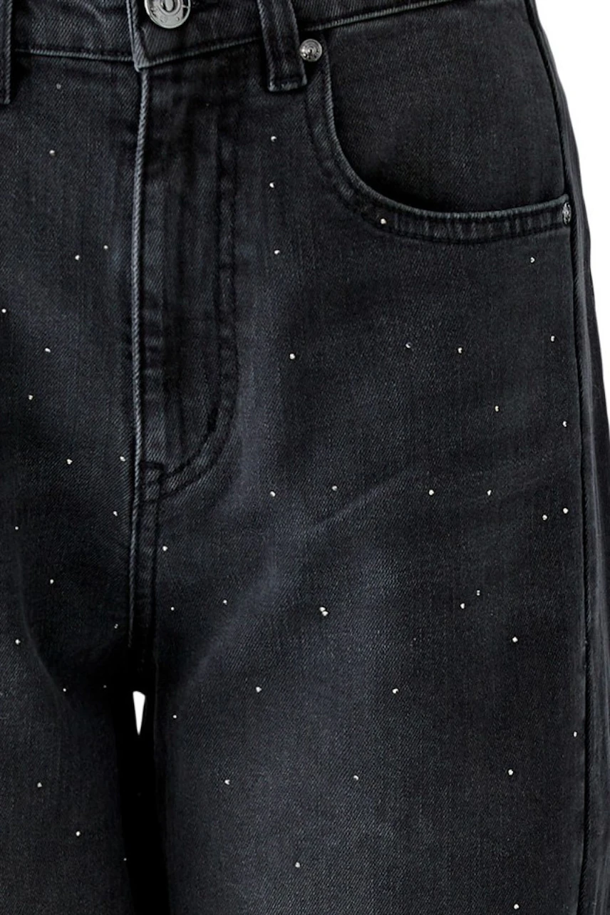 Jeans Barrel: Schwarze Jeans mit dezenten Zierperlen, ideal für einen lässigen Look.