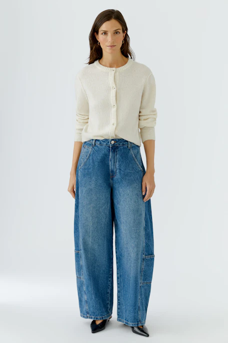 Jeans Barrel: Weite, lässige Damenjeans in klassischem Blau, ideal für einen entspannten Look.
