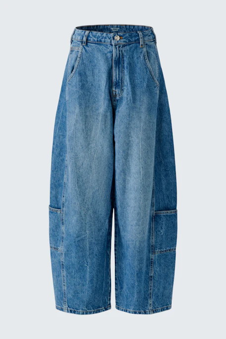 Jeans Barrel: Weite, lässige Damenjeans in klassischem Blau, ideal für einen entspannten Look.