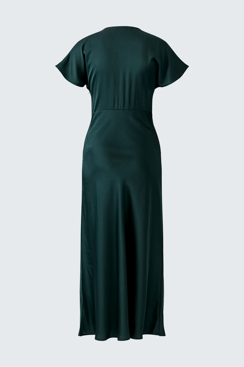 Long green dress: Simple, flowing design with short sleeves, perfect for casual outings.