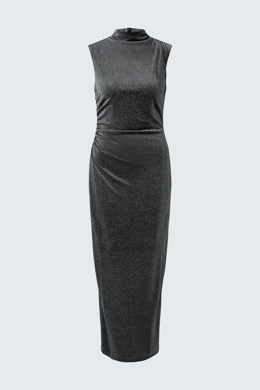 Sleeveless black dress: Simple, long black dress with a high neckline, perfect for versatile styling.