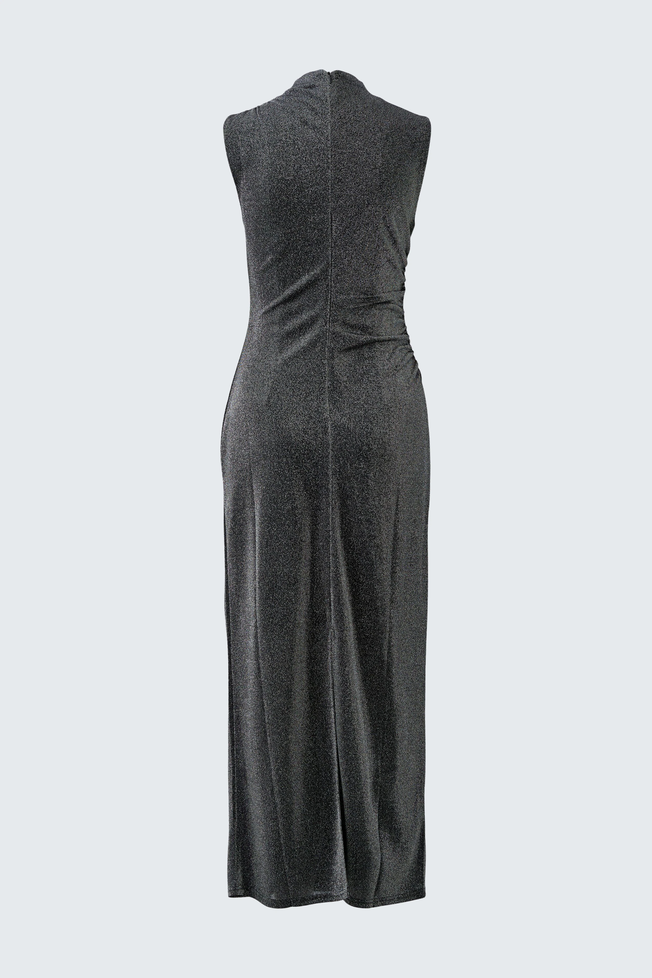 Long grey dress: Sleeveless, simple design, perfect for casual outings or relaxed gatherings.
