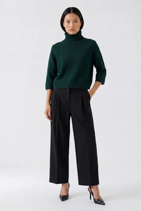 Black pleated trousers: Classic design with wide legs, perfect for versatile styling.