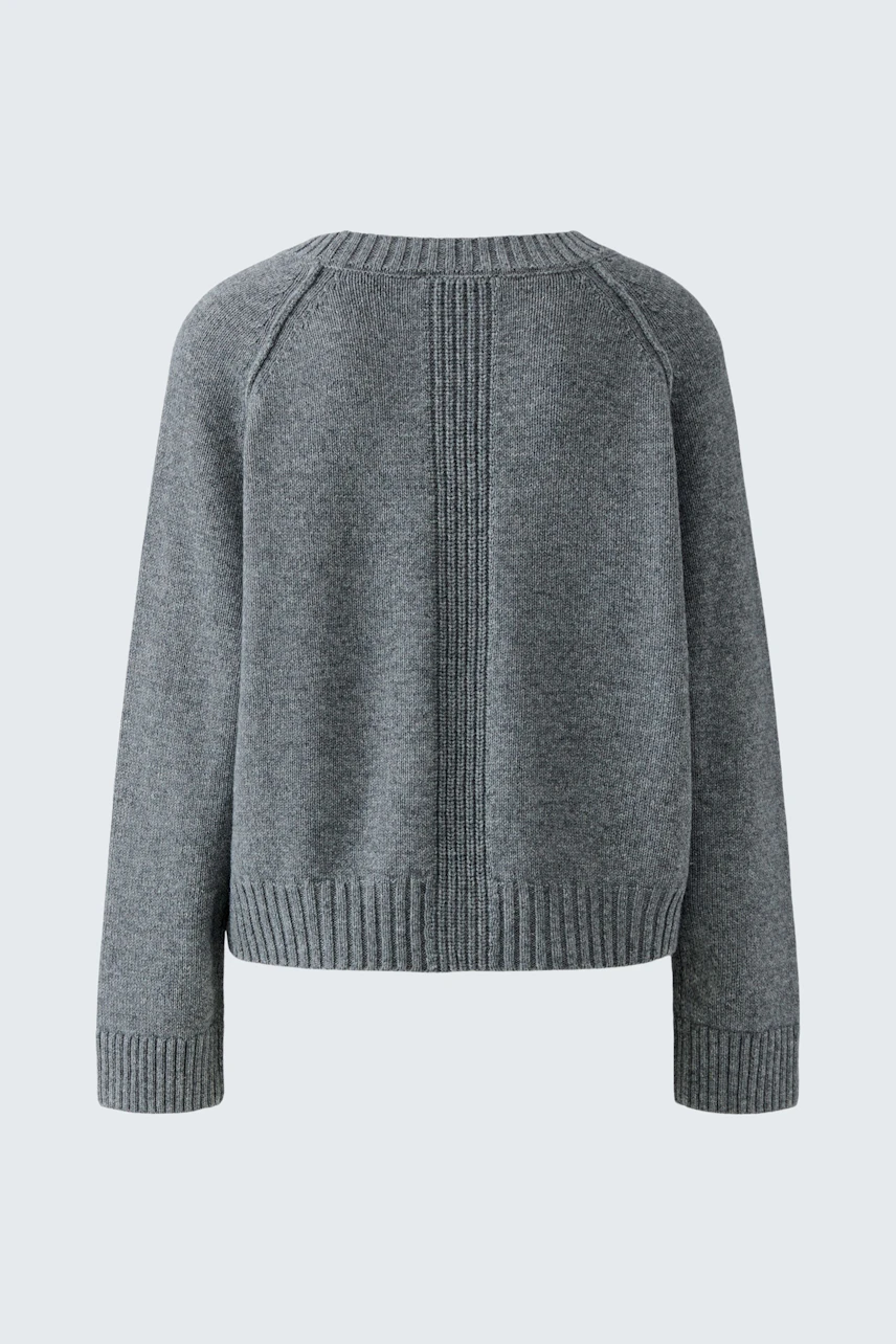 Grauer Damen-Pullover: Schlichter Strickpullover mit Raglanärmeln und gerippten Bündchen, Rückansicht.