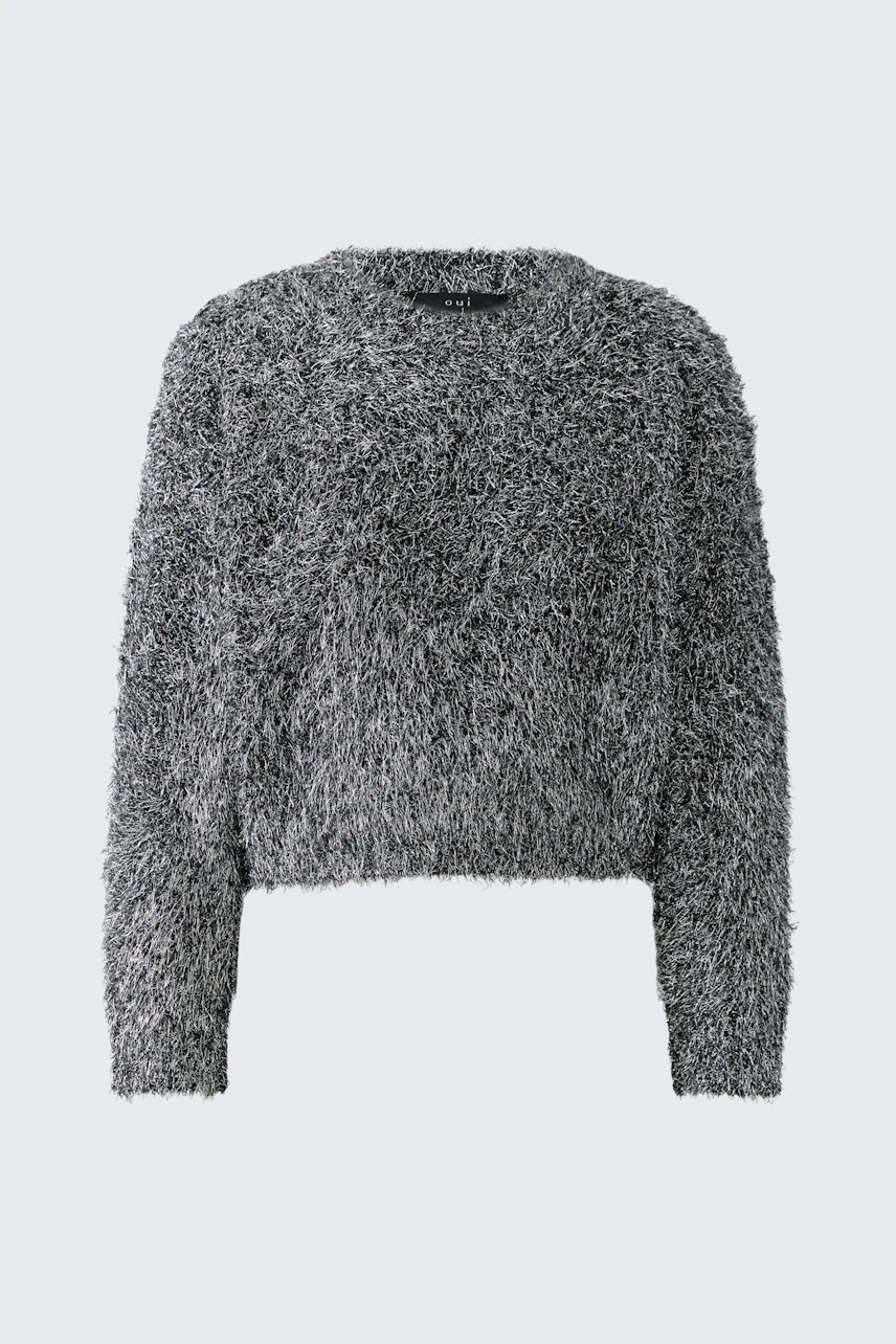 Grauer Damen-Pullover: Flauschiger Strickpullover ohne Model, ideal für gemütliche Tage.