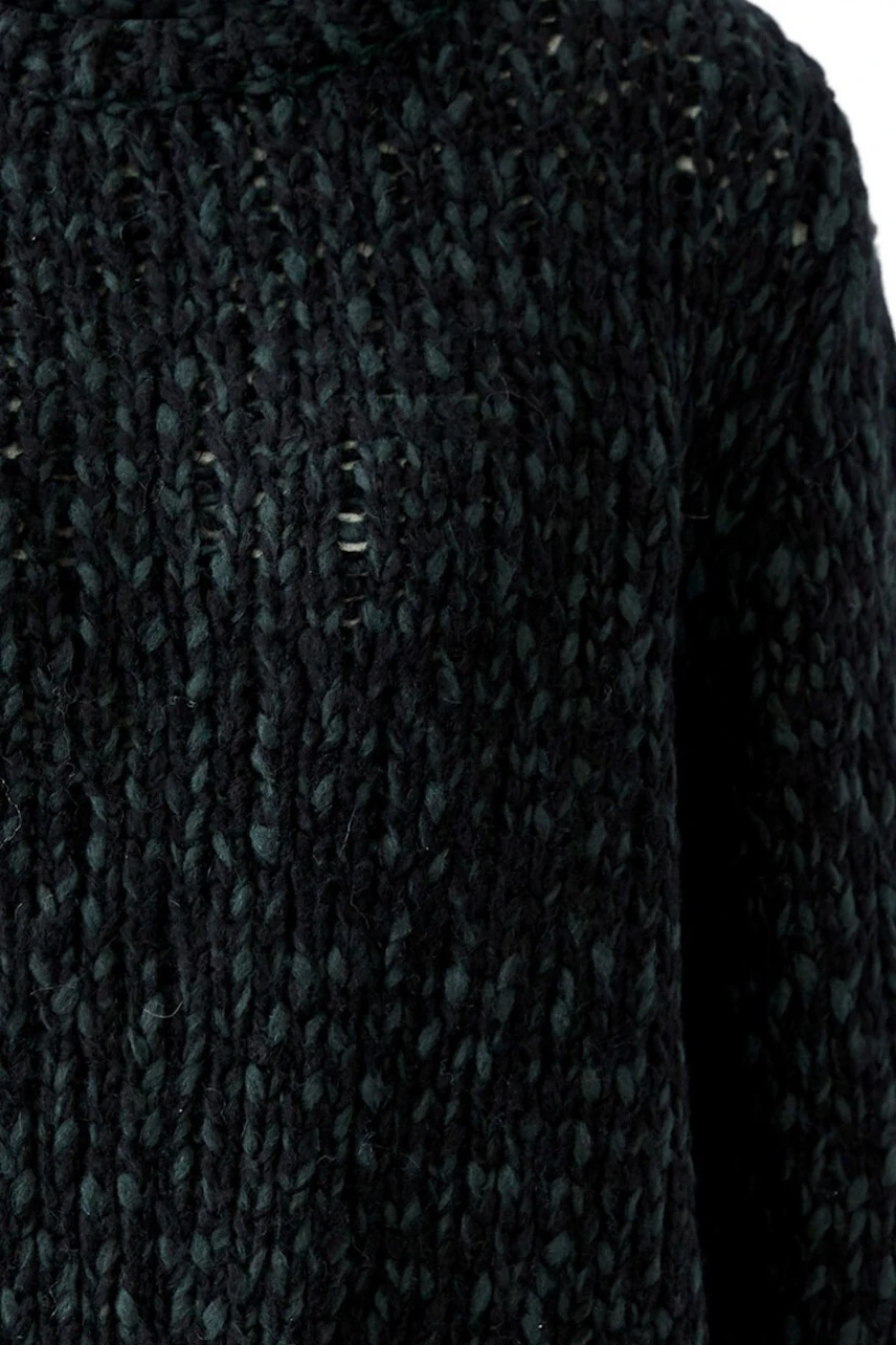 Grob gestrickter Damen-Pullover in Dunkelgrün, ideal für kühle Tage. Weiches Material für hohen Tragekomfort.