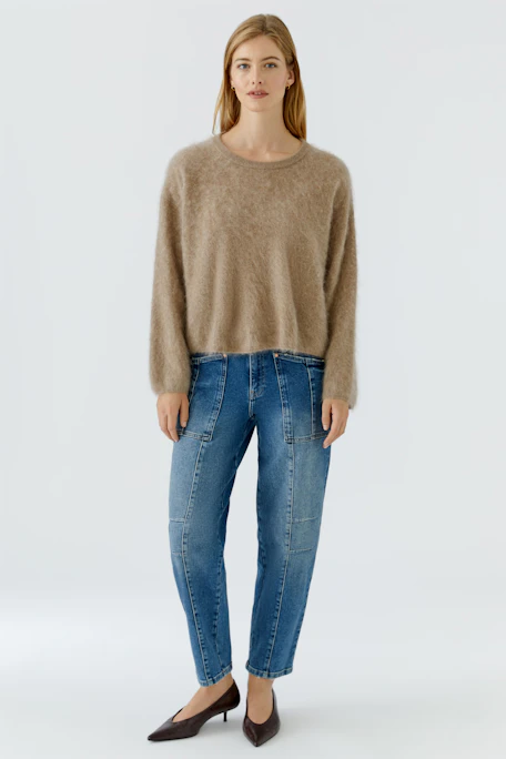 Beiger Damen-Pullover: Weicher Strickpullover ohne Model, schlicht und vielseitig kombinierbar.