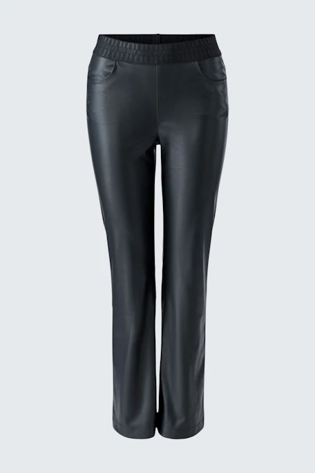 Lederimitathose: Schwarze Hose aus Lederimitat mit elastischem Bund und geradem Schnitt.