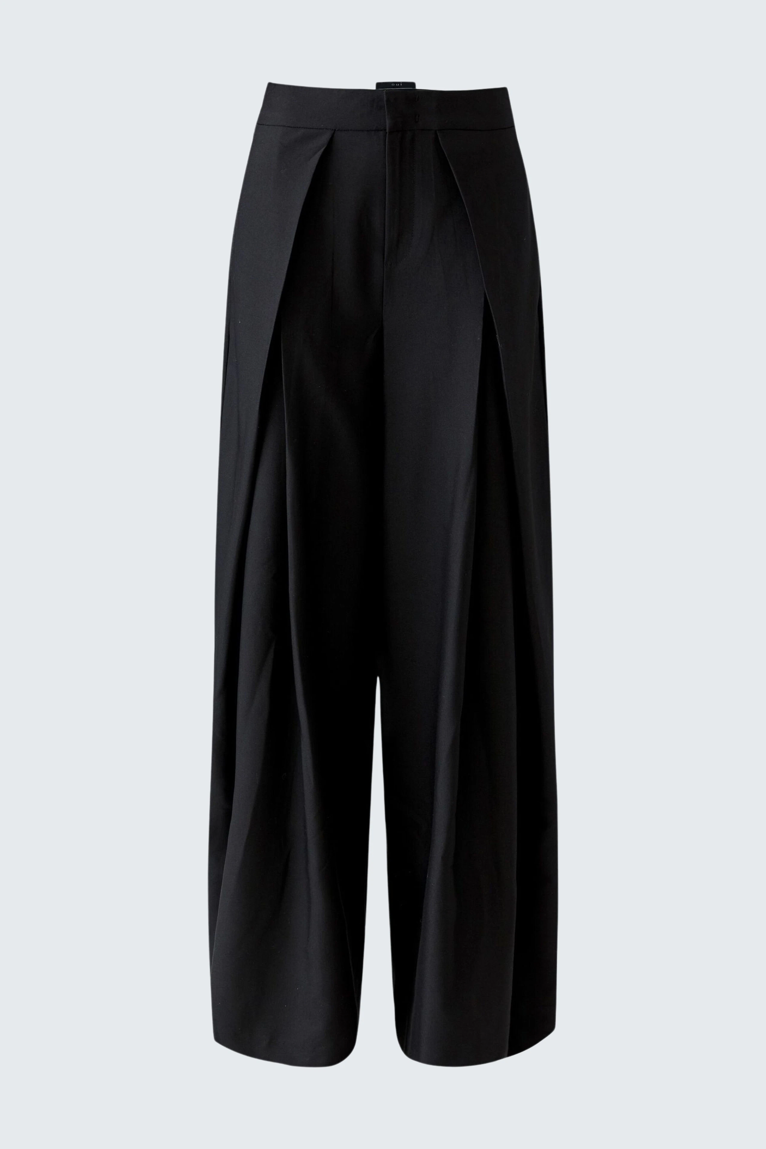 Schwarze Bundfaltenhose: Weit geschnitten, ohne Model, ideal für lässige Outfits.
