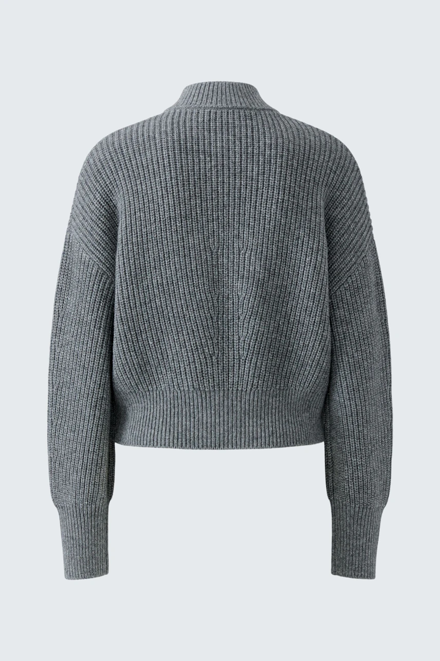 Cozy women's cardigan: Grey knit cardigan with ribbed texture, perfect for layering in cooler weather.