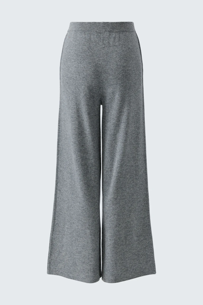 Casual knit pants: Comfortable grey knit pants with wide legs, perfect for relaxed everyday wear.