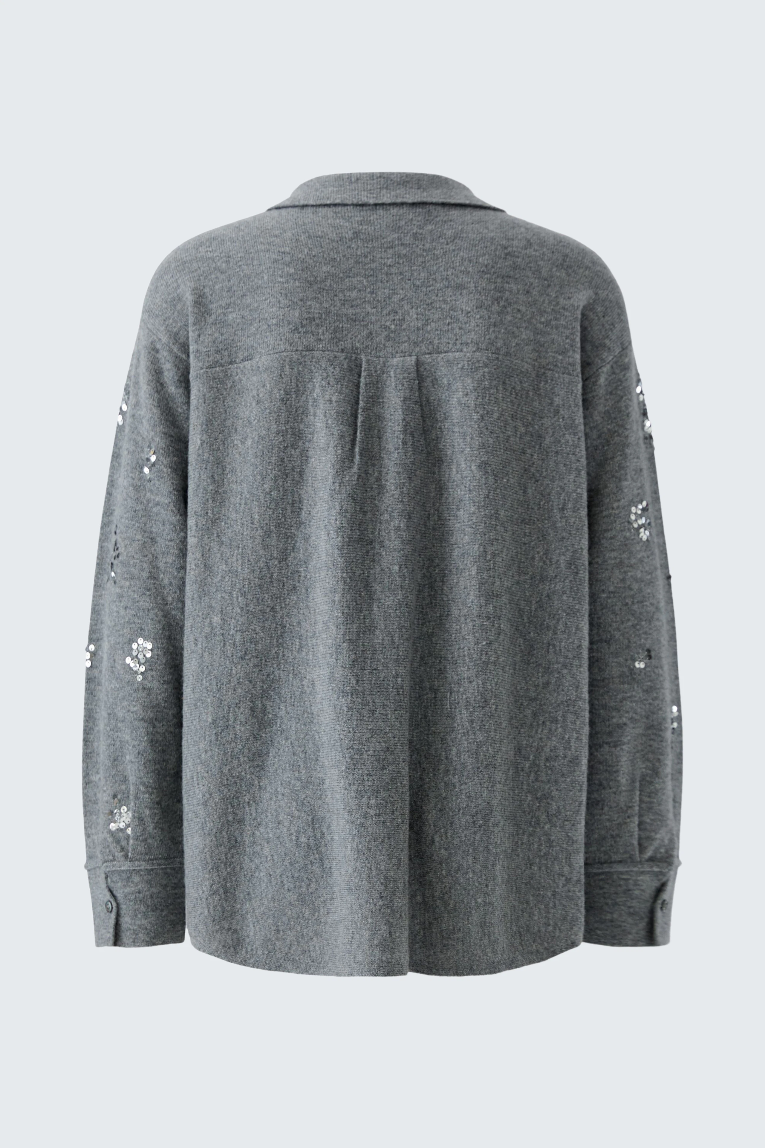 Graue Strickjacke: Rückansicht mit dezentem Muster auf den Ärmeln, ohne Model.