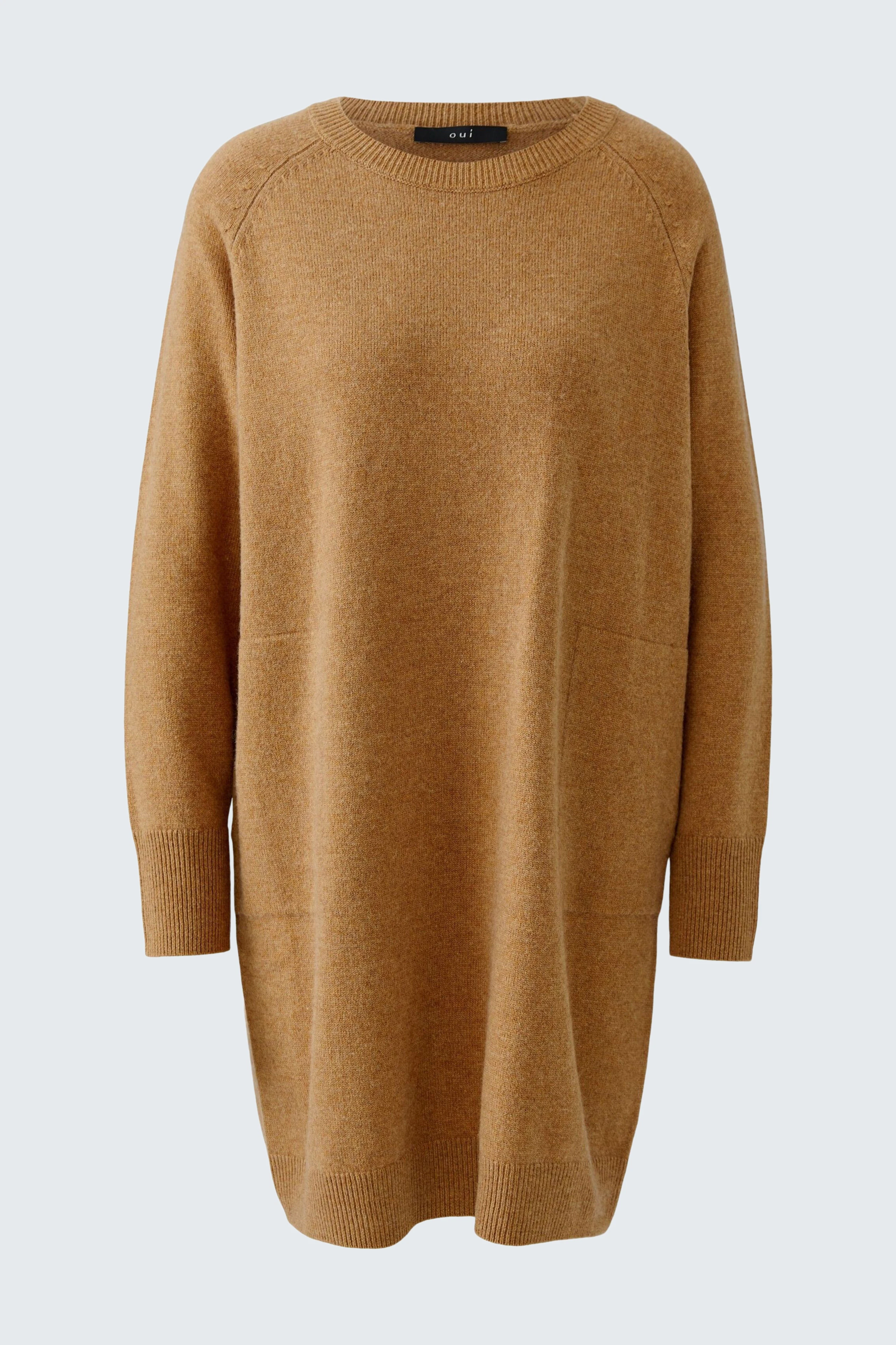 Lässiges Strickkleid in Camel: Weiches Material, lockerer Schnitt, ideal für gemütliche Tage.