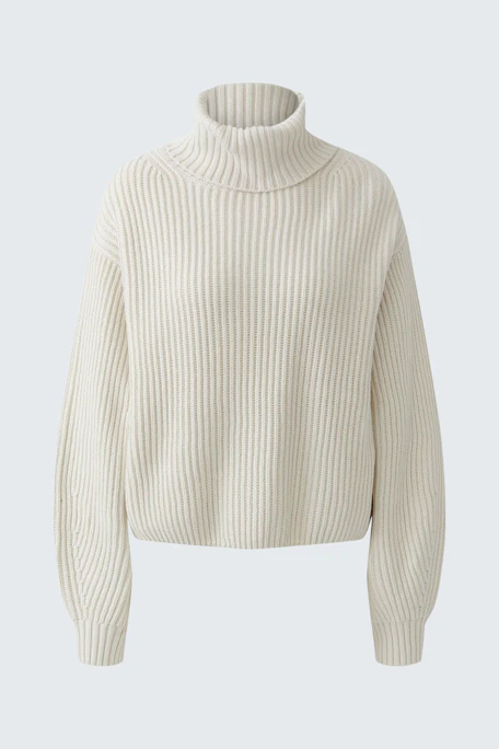Weißer Damen-Pullover: Grob gestrickter Pullover mit Rollkragen, ideal für kühle Tage.