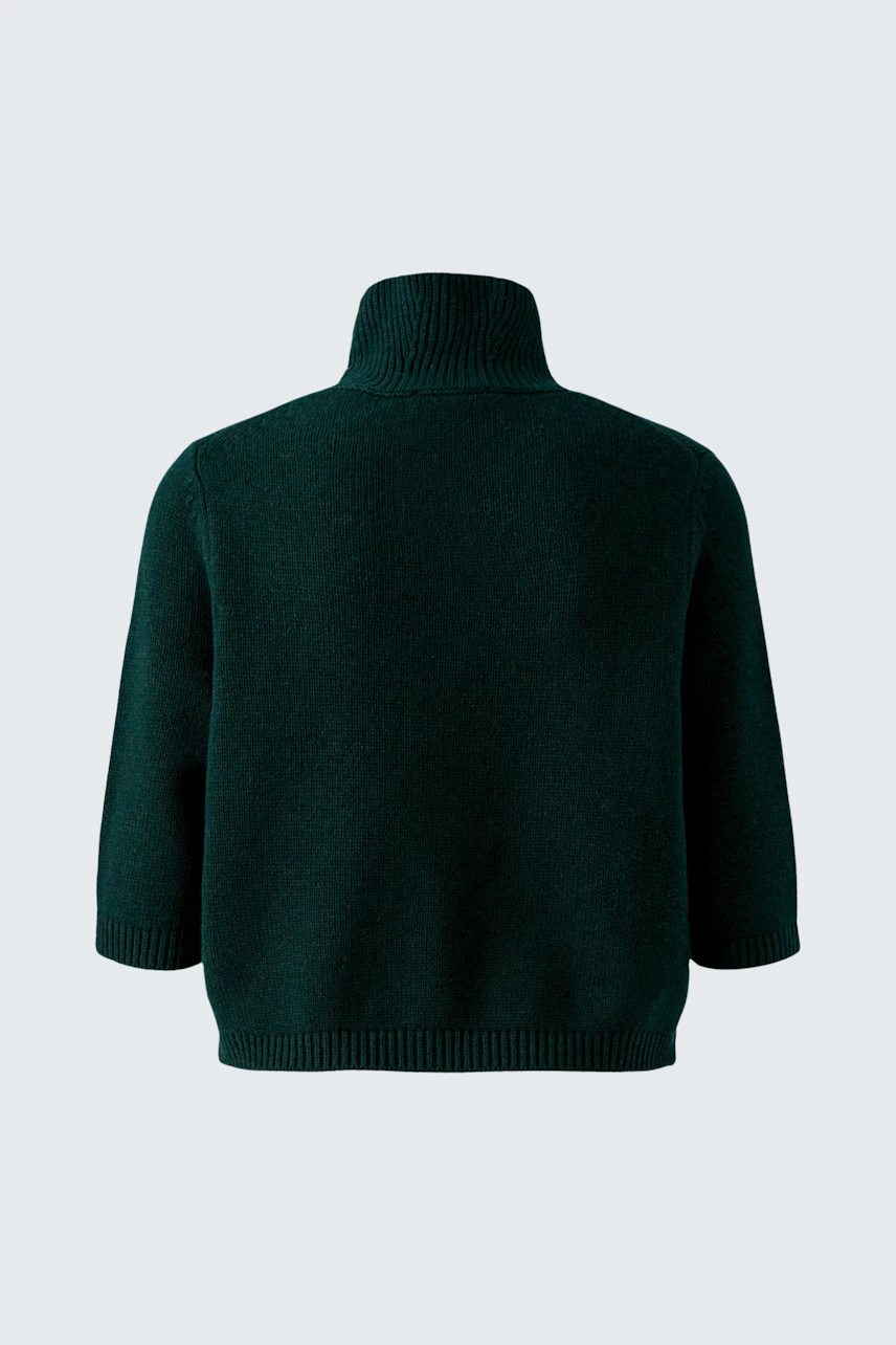 Cozy women's pullover in dark green with a high collar, perfect for a casual and warm look.