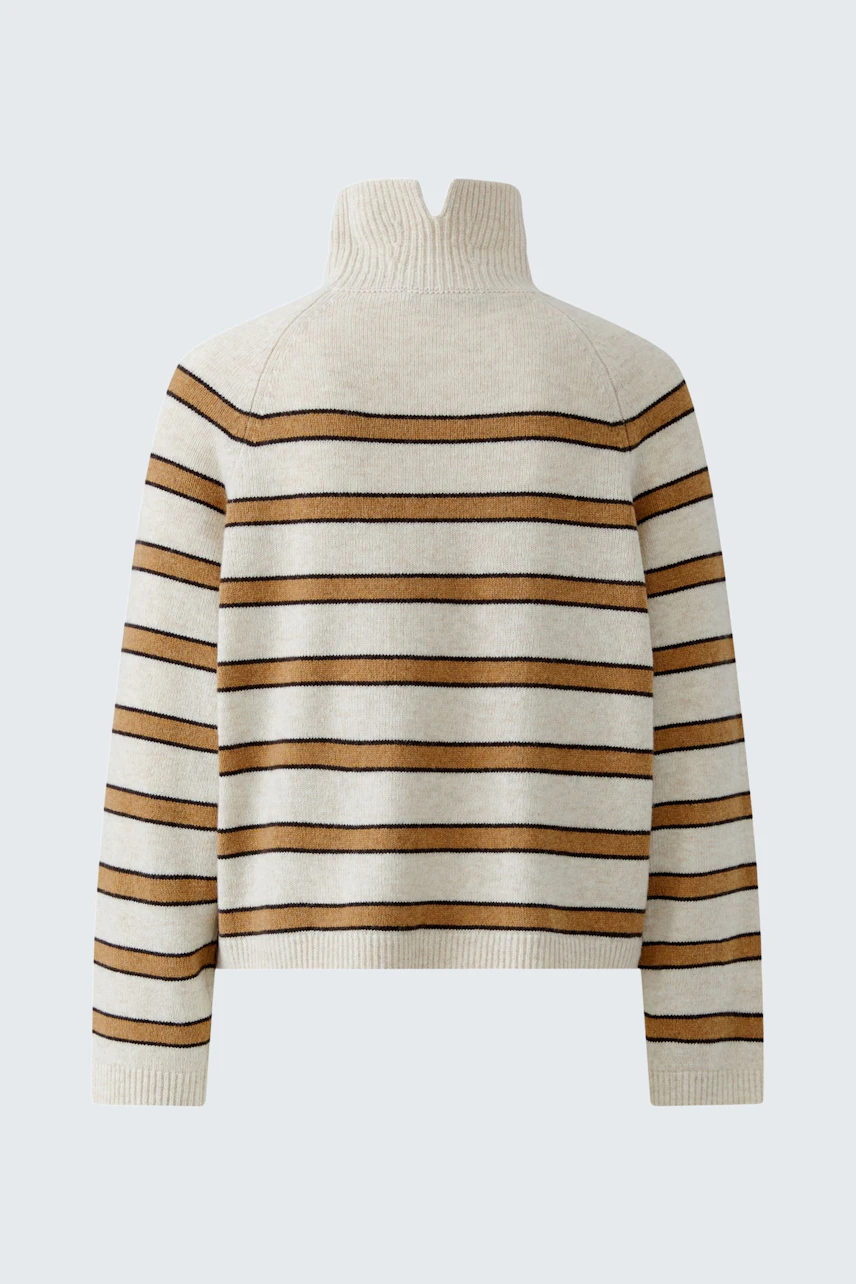 Gestreifter Damen-Pullover: Beigefarbener Pullover mit braunen Streifen und hohem Kragen, ohne Model.