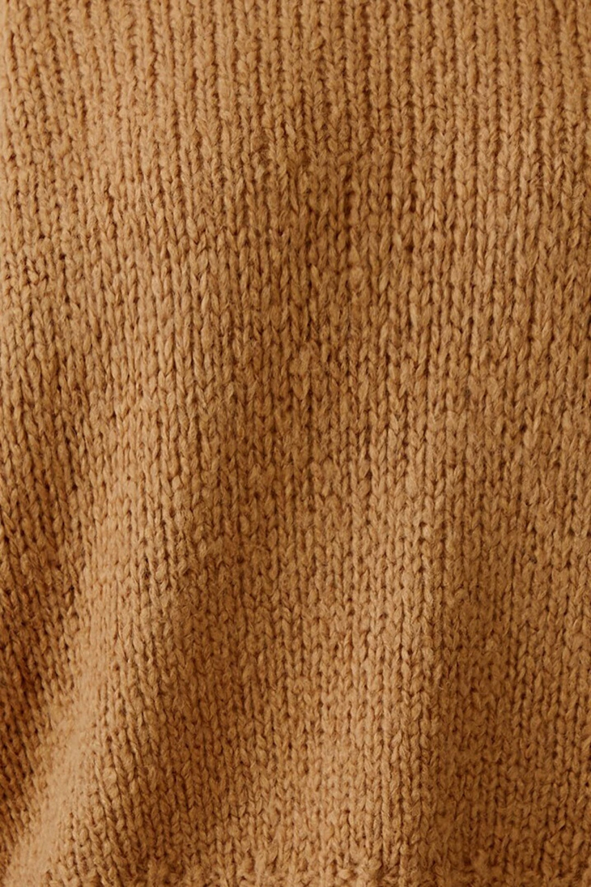 Weicher Damen-Pullover in warmem Braunton, ideal für gemütliche Tage.