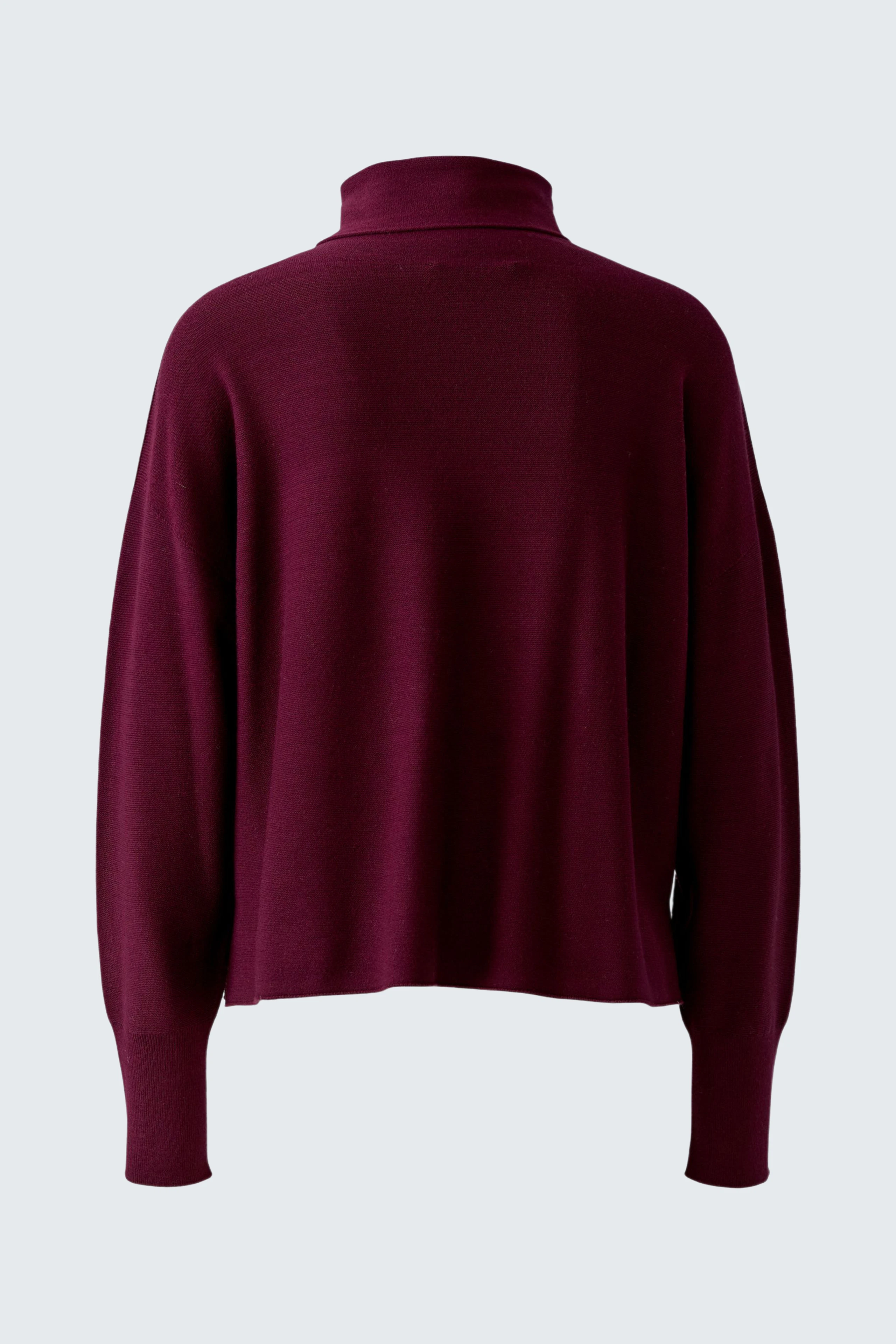 Bordeauxfarbener Damen-Pullover: Rückansicht eines schlichten Pullovers mit hohem Kragen und lockerer Passform.