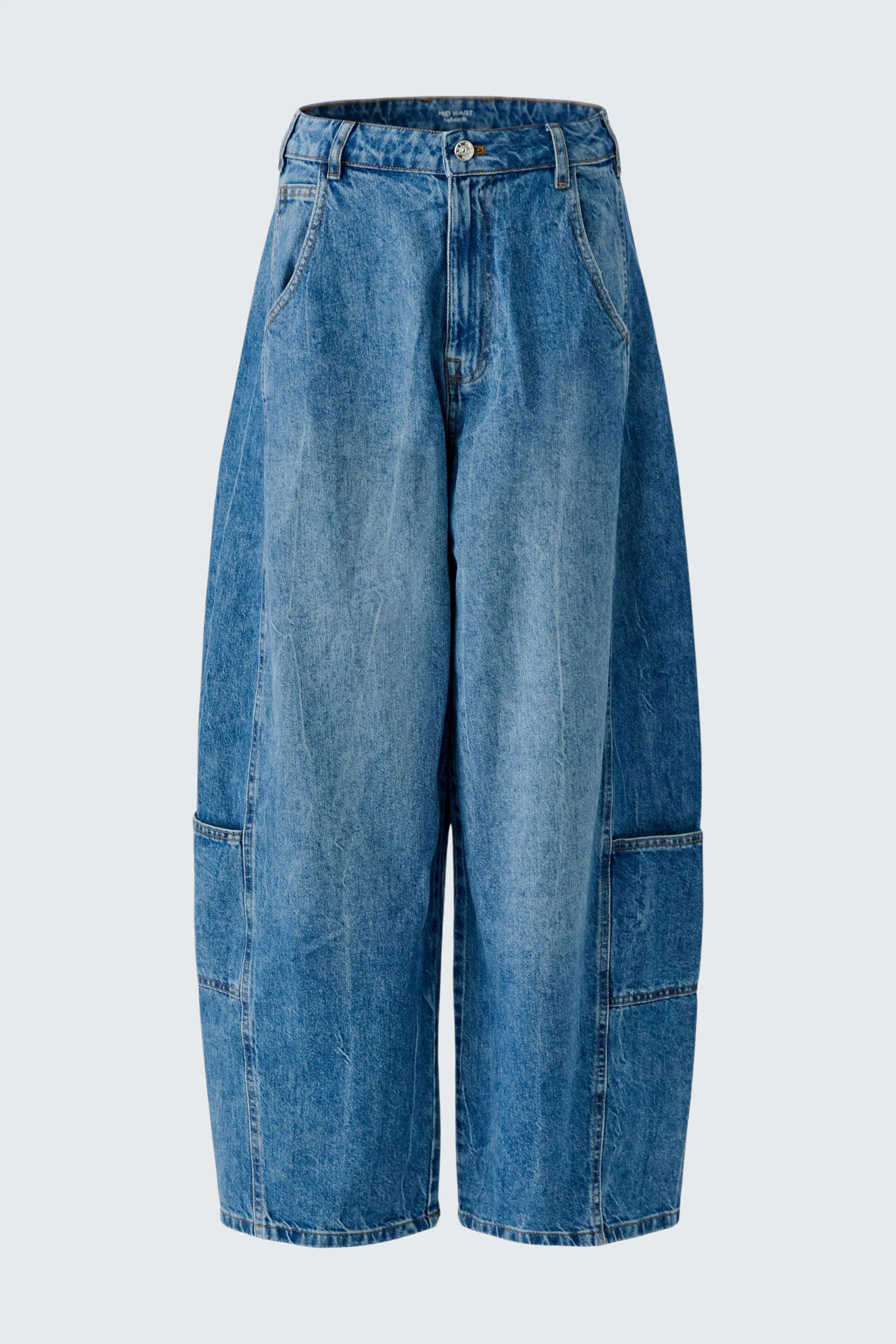 Jeans Barrel: Weite, lässige Damenjeans in klassischem Blau, ideal für einen entspannten Look.