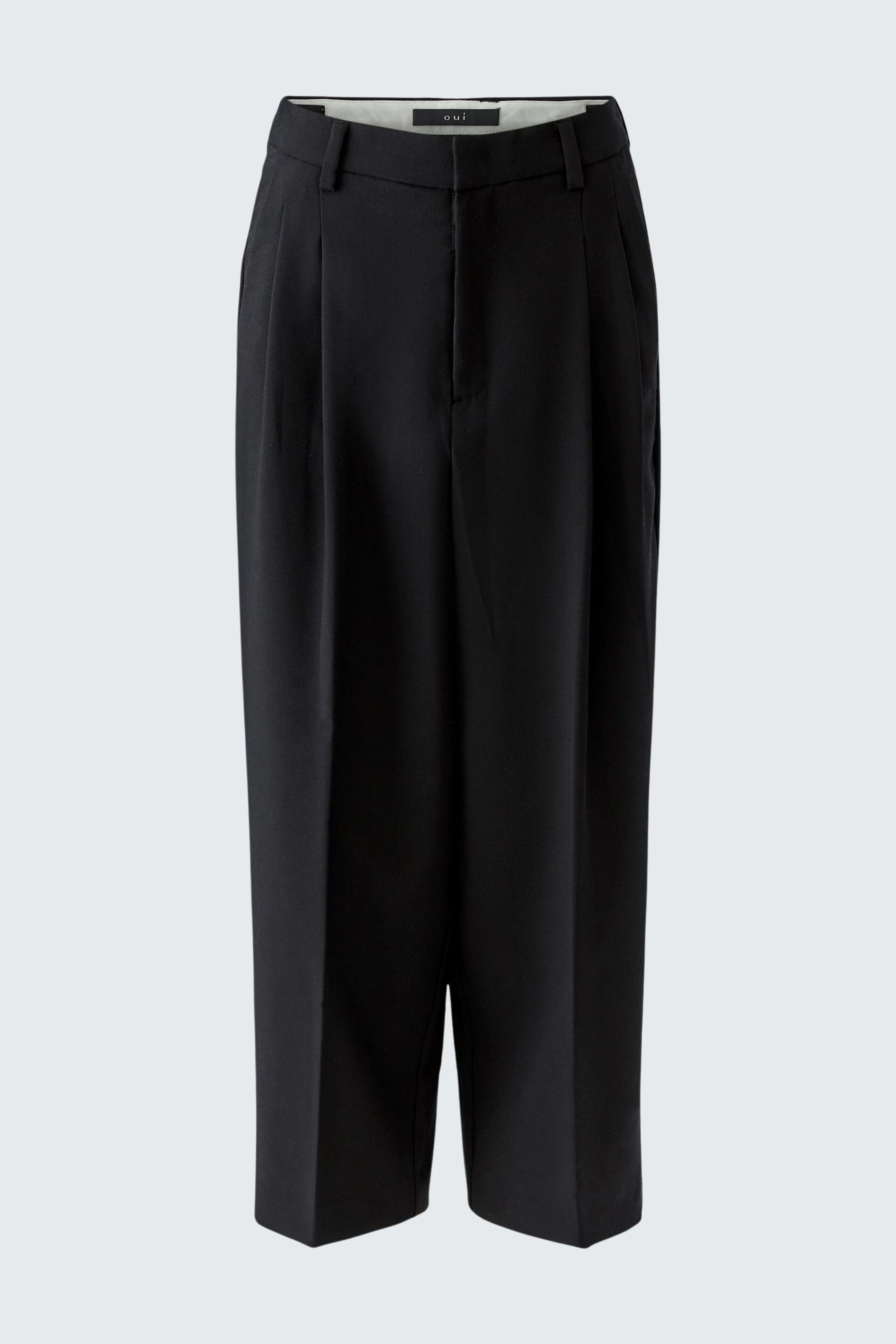 Black pleated trousers: Classic design with wide legs, perfect for versatile styling.