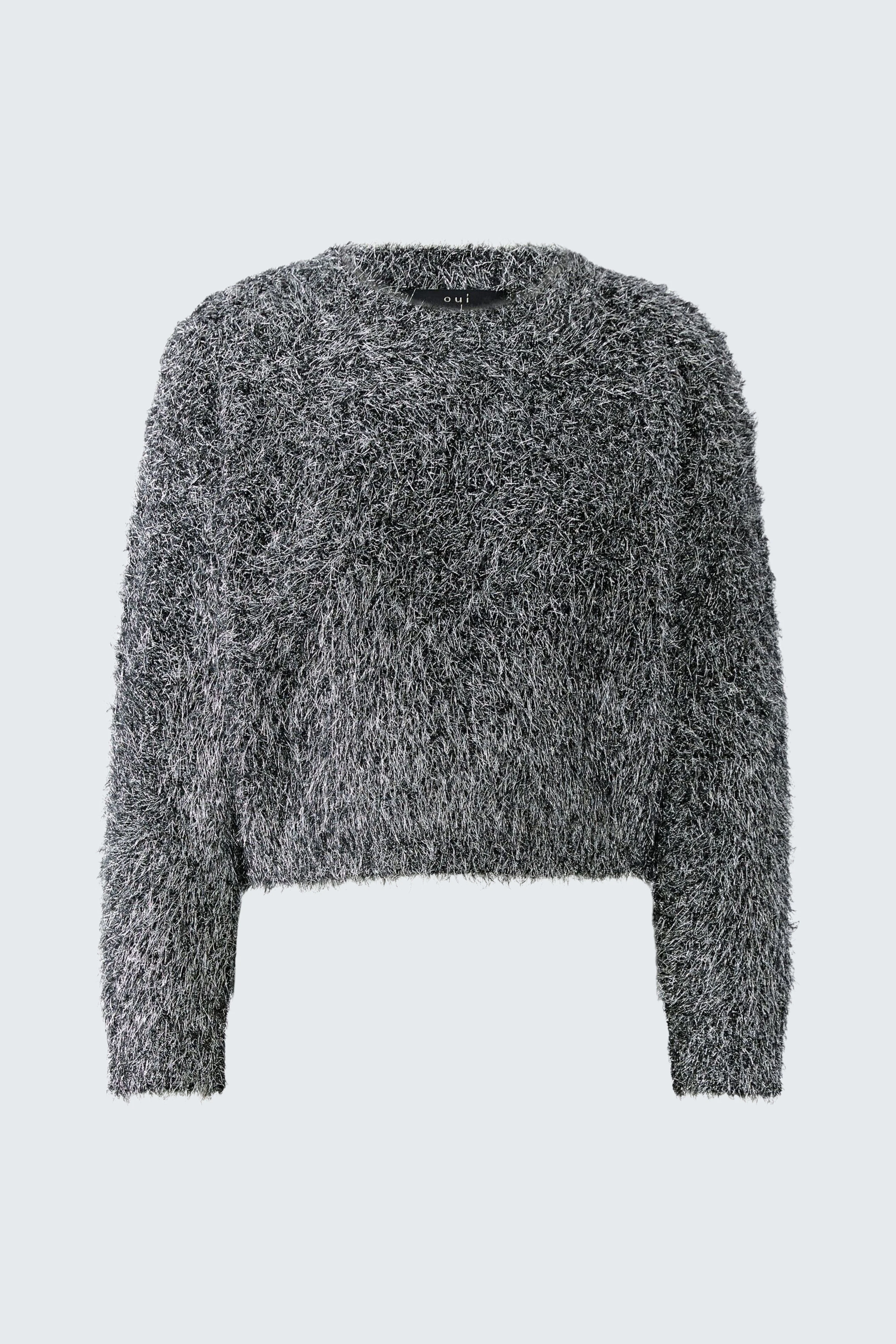 Grauer Damen-Pullover: Flauschiger Strickpullover ohne Model, ideal für gemütliche Tage.
