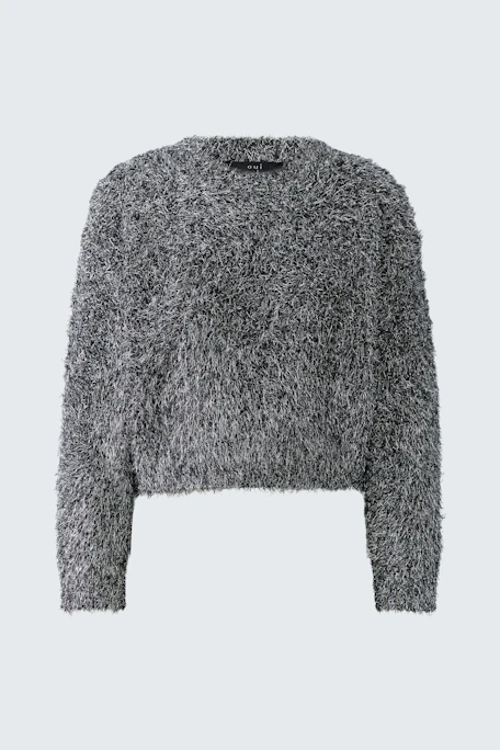 Grauer Damen-Pullover: Flauschiger Strickpullover ohne Model, ideal für gemütliche Tage.