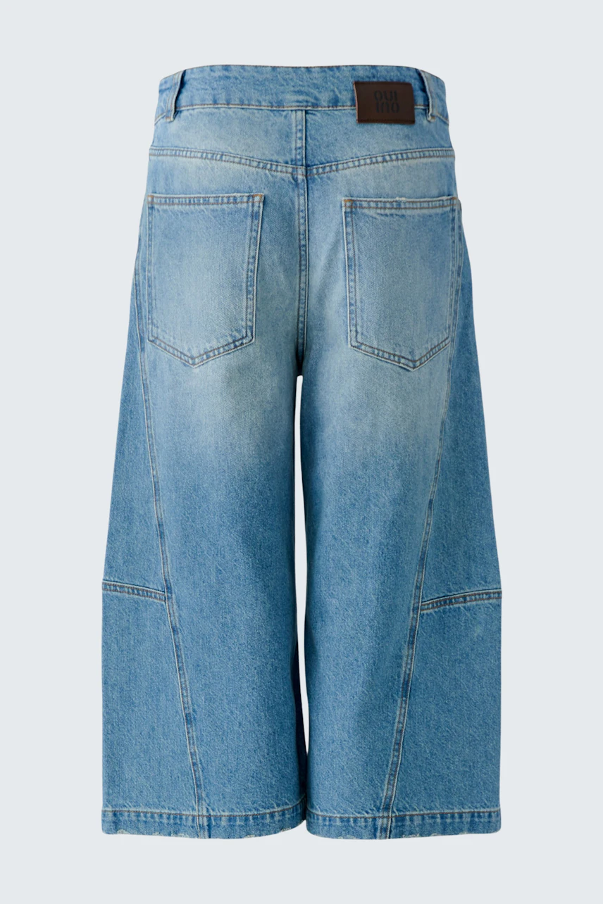 Lässige Damen-Culotte aus Denim, knielang, mit weitem Bein und aufgesetzten Taschen.