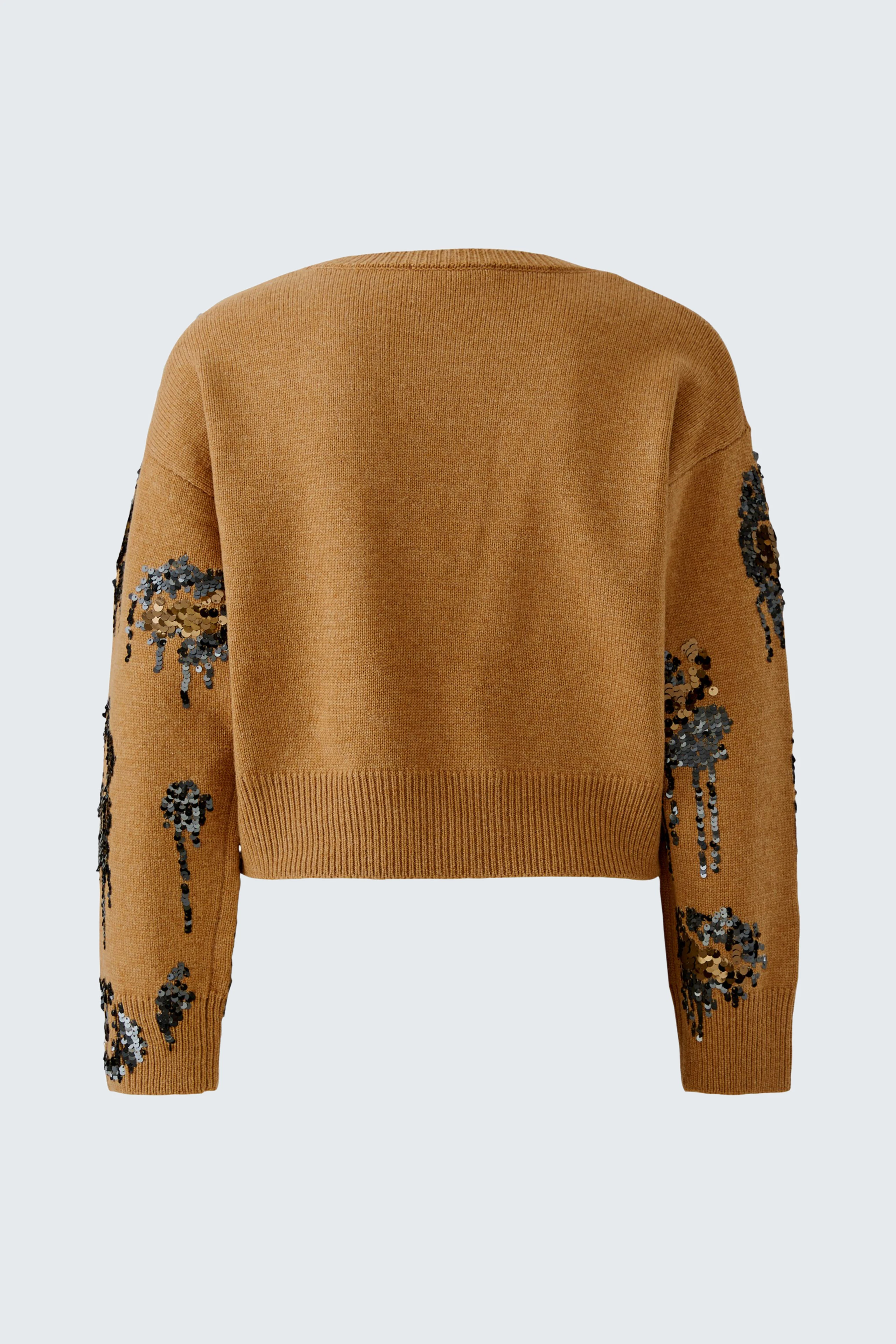 Brauner Damen-Pullover mit floralen Stickereien auf den Ärmeln, ohne Model abgebildet.