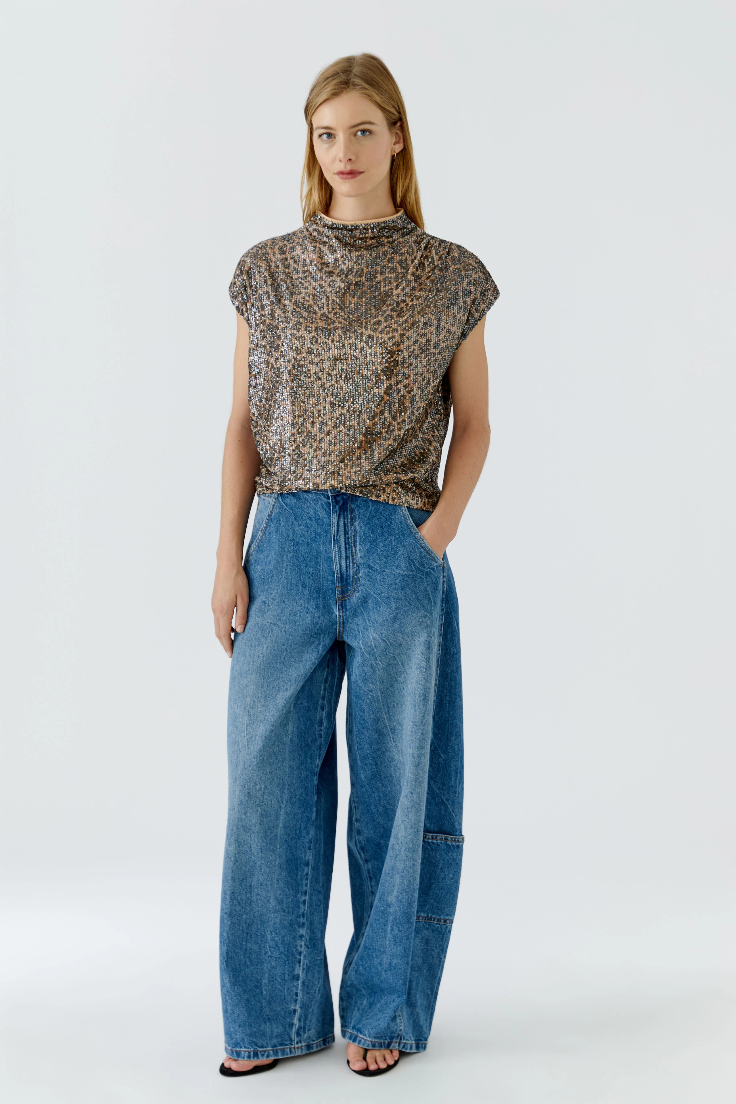 Leopardenmuster-Blusenshirt: Kurzärmeliges Shirt mit Stehkragen, ideal für einen modischen Look.