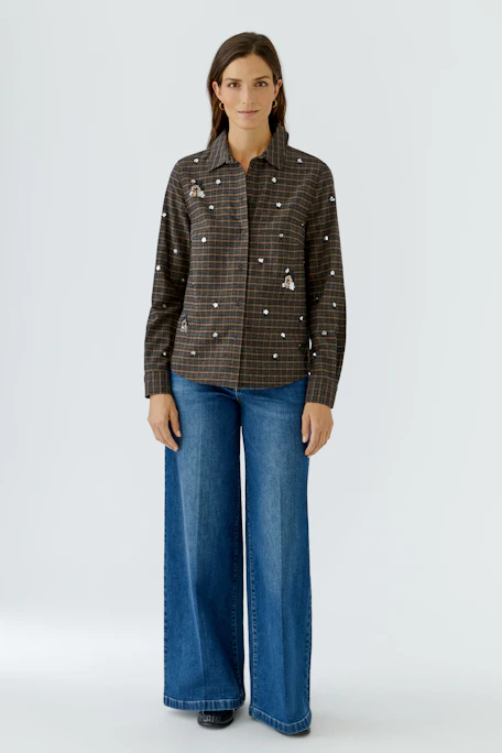 Casual women's shirt blouse: Black checkered blouse with floral embroidery, perfect for a relaxed look.