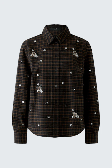 Casual women's shirt blouse: Black checkered blouse with floral embroidery, perfect for a relaxed look.