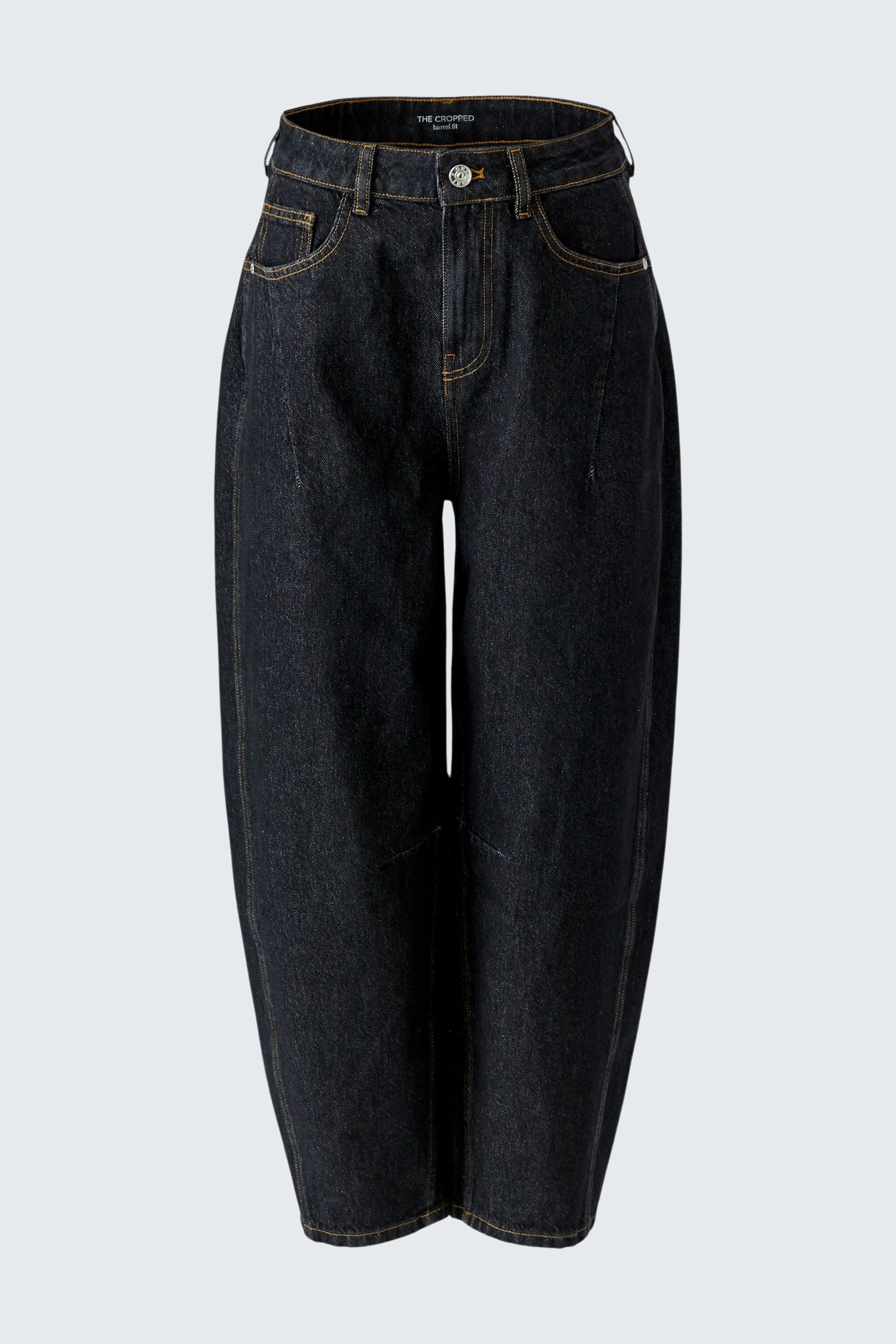 Jeans Barrel: Dunkelblaue, weite Jeans ohne Model, ideal für lässige Outfits.