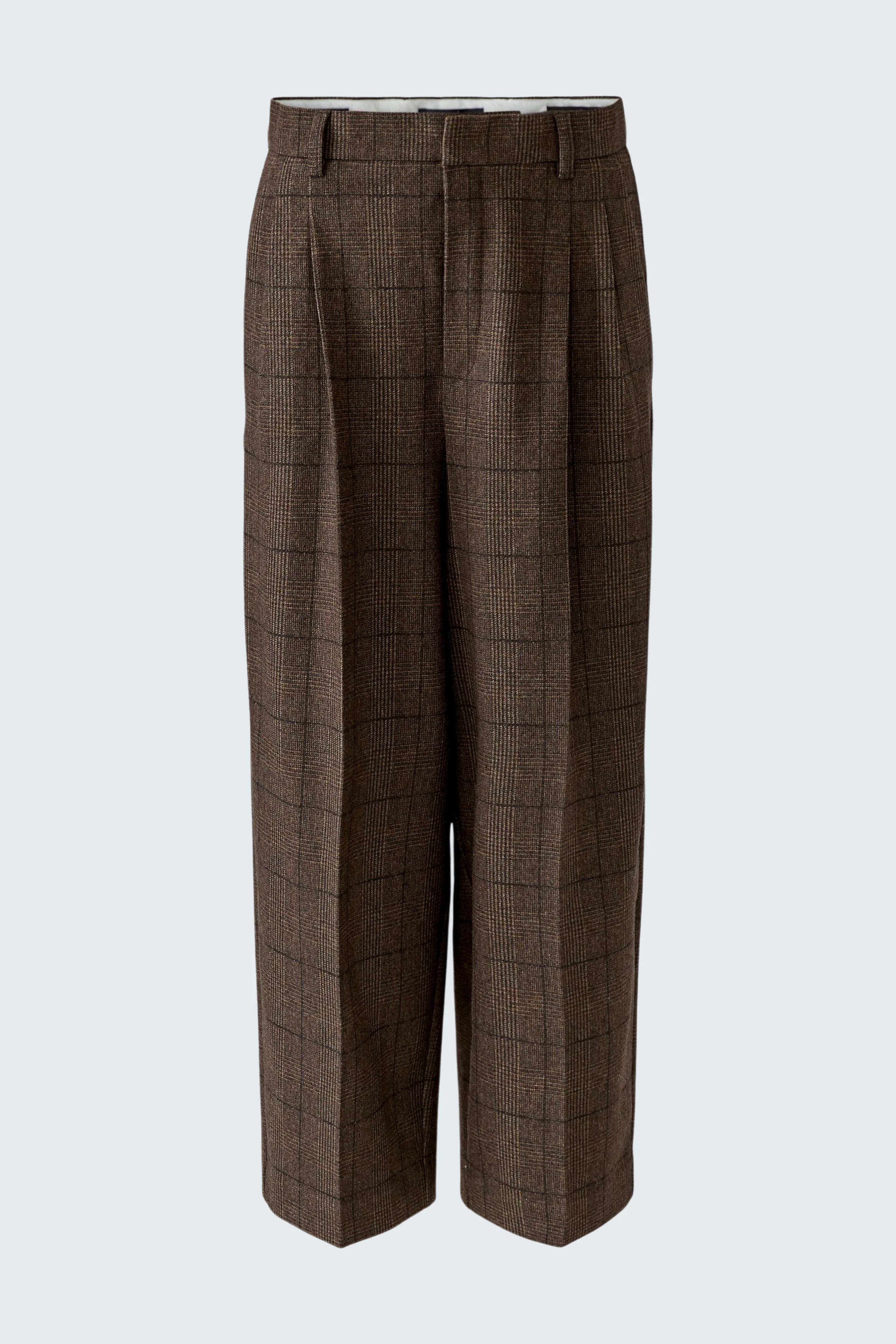 Braune Bundfaltenhose mit Karomuster, locker geschnitten. Ideal für einen lässigen Look.