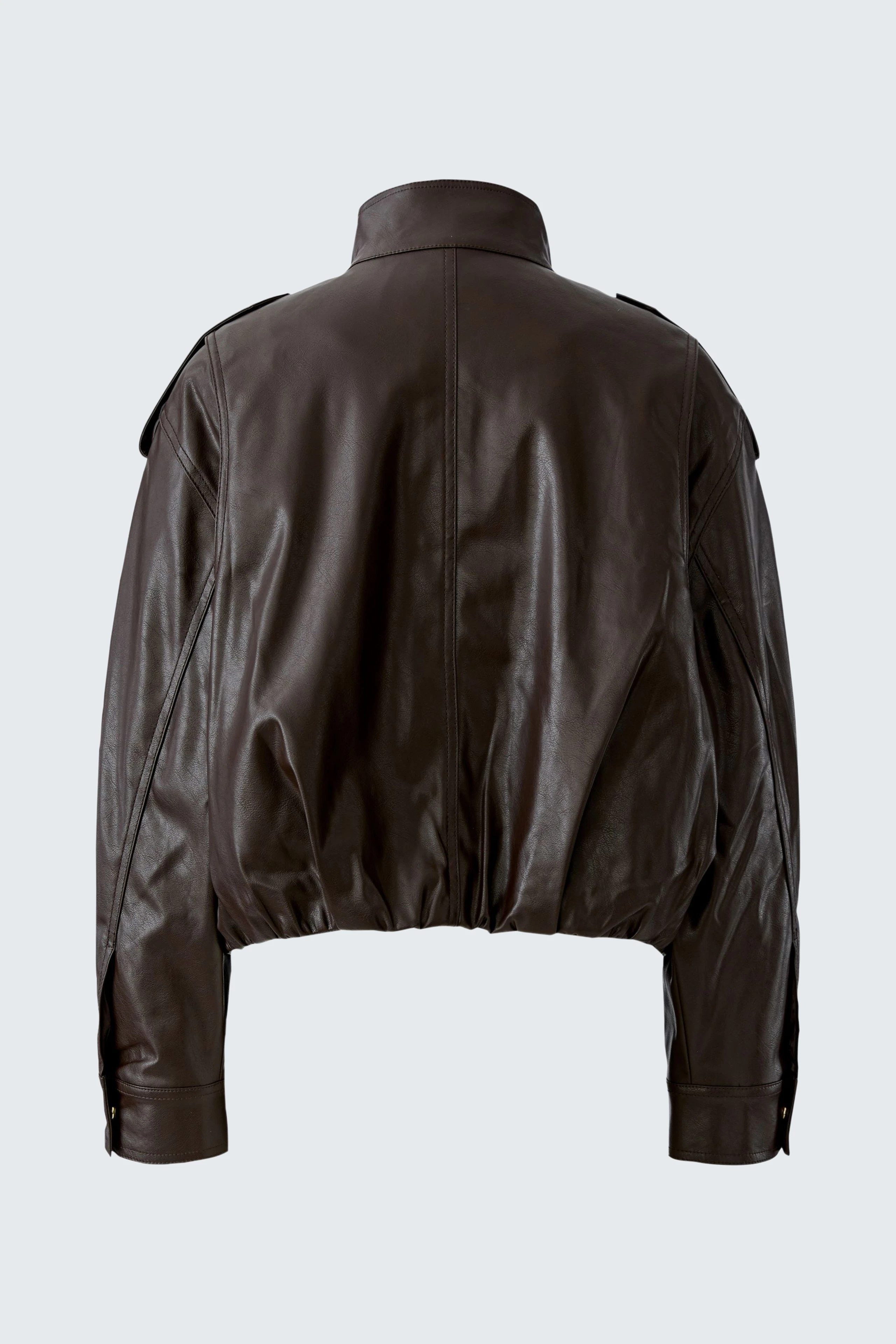 Lederimitatjacke in Dunkelbraun: Zeitloses Design, ideal für vielseitige Kombinationen im Alltag.
