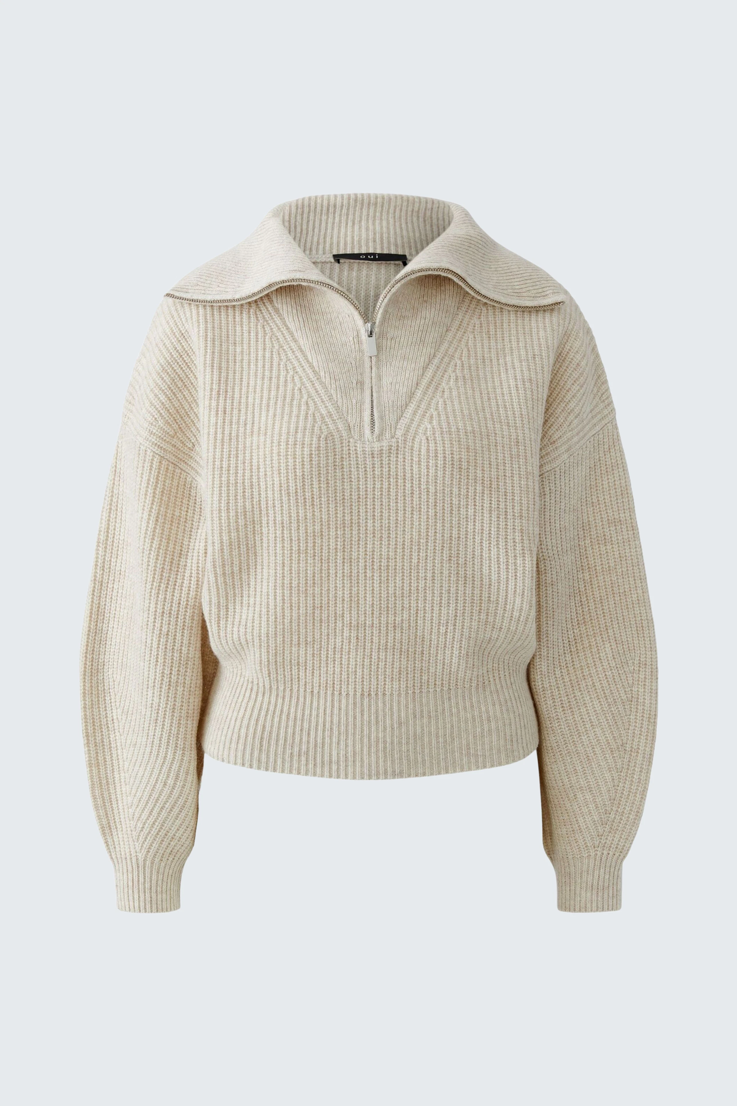 Beiger Damen-Pullover: Weicher Strickpullover mit Reißverschluss und breitem Kragen, ohne Model abgebildet.